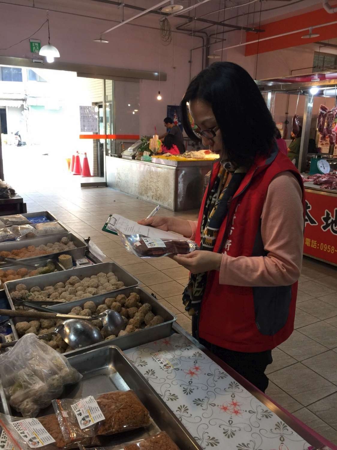 春節放心「呷免驚」 竹市衛生局抽檢多件年節食品全數合格